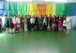 Pamiątkowe zdjęcie - obchody 50-lecia szkoły - 2012r.